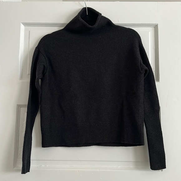 Aritzia 100% Wool Sweater- sized S, but is more of an extra small. - Picture 1 of 5